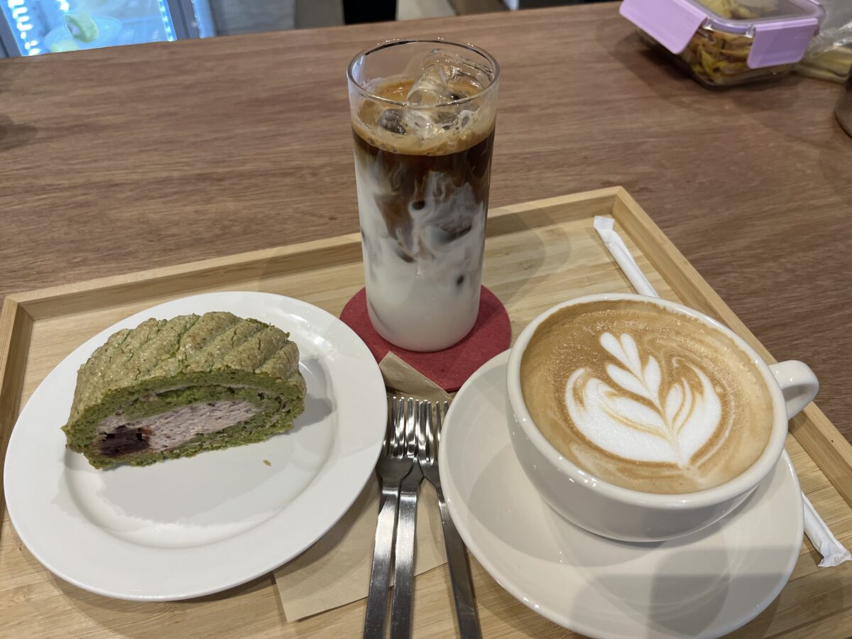 다산 커피맛집 후투티의 메뉴 커피와 말차티라미슈