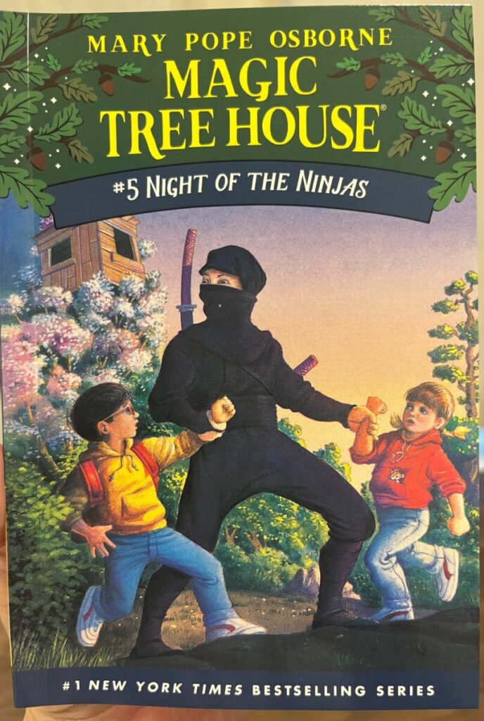 Magic Tree House 5권에 등장하는 닌자와 잭과 애니의 모험을 나타내는 이미지