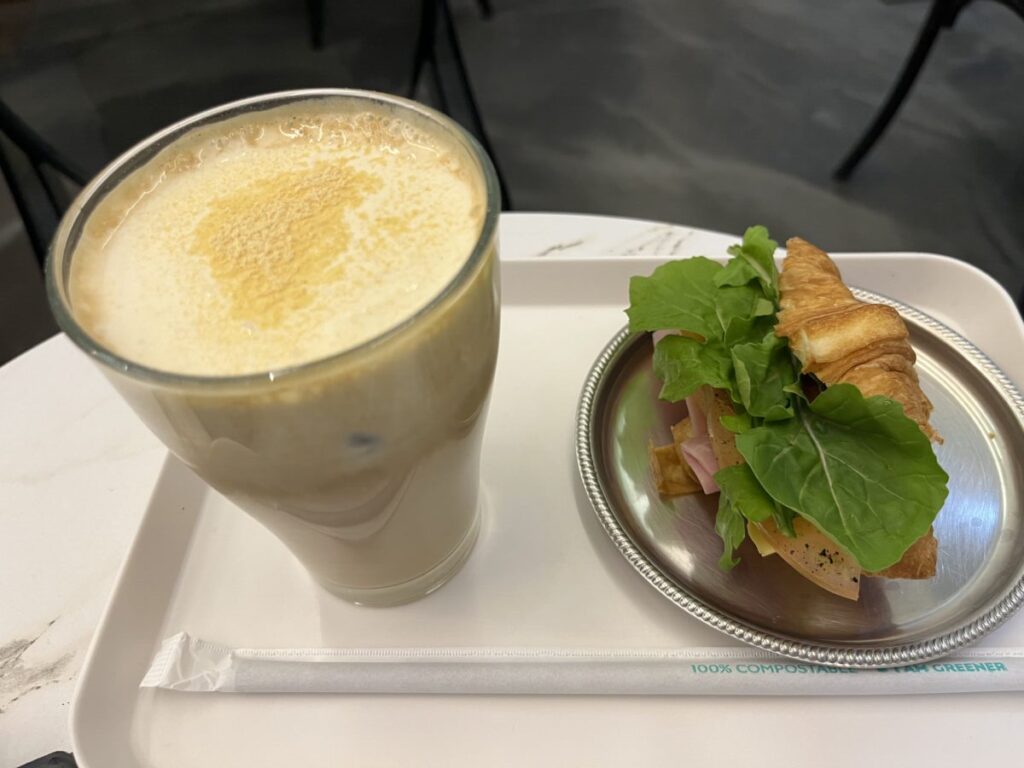 남양주 커피맛집 다산 삼인로스터스의 시그니쳐 콩슈페너