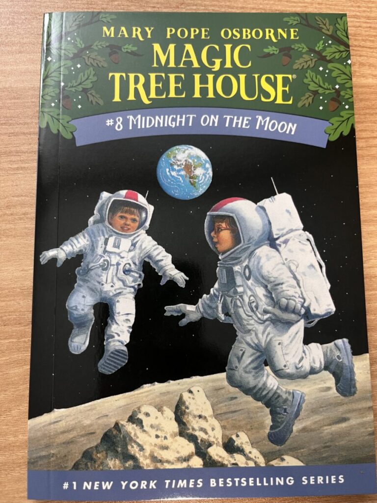 Magic Tree House 8권은 우주여행에서의 모험이다