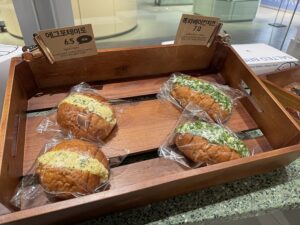 다산 스페이스원 커피맛집 히어커피 Here Coffee의 다양한 소금빵