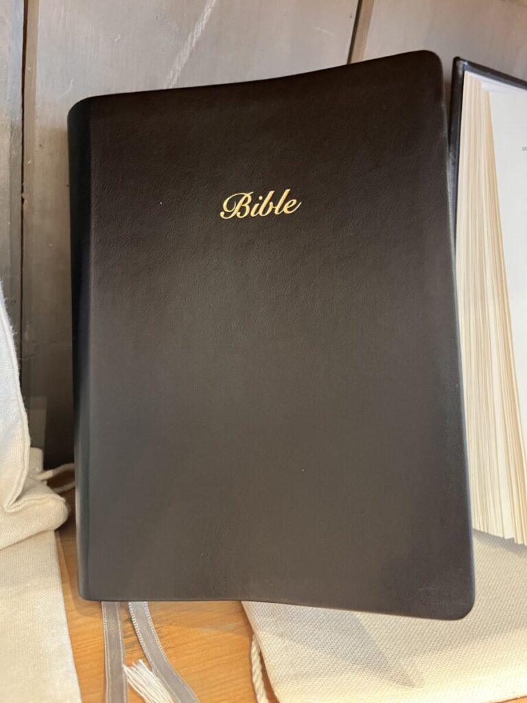 구의커피맛집 이스트폴카페 리사르커피에서 판매하는 성경